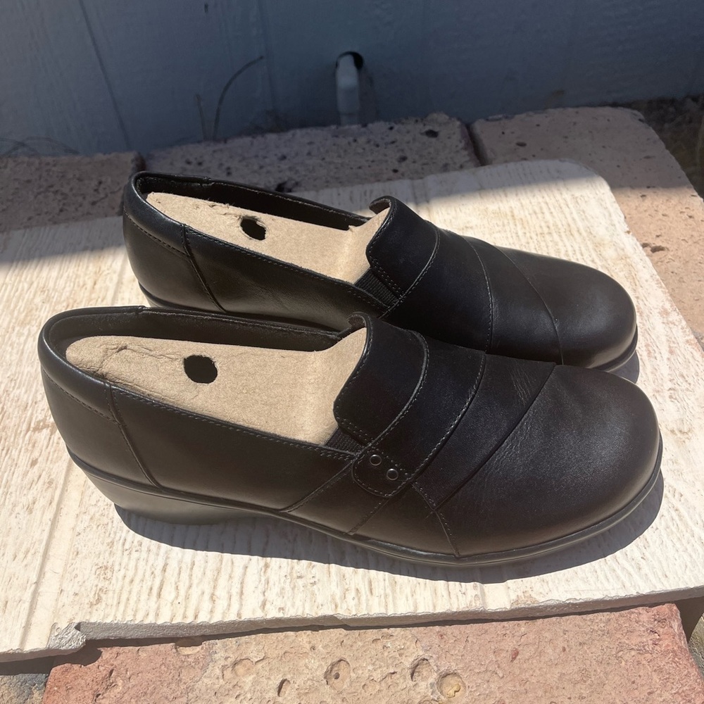 Clarks May Marigold slip-on loafers 9.5 wide